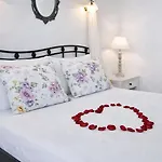 Hotiday Santorini Sea View アパートホテル 3*