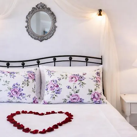 Hotiday Santorini Sea View 3* Oia