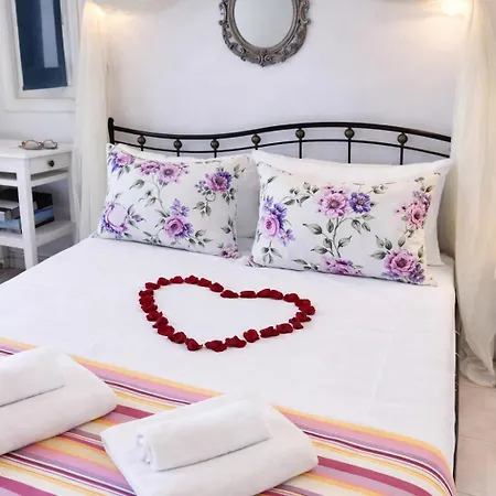 Hotiday Santorini Sea View 3* Oia
